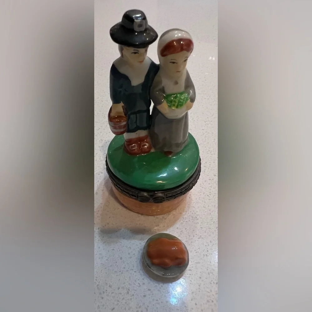Vintage Pilgrim Porcelain Trinket Box Man Woman‎ With Turkey